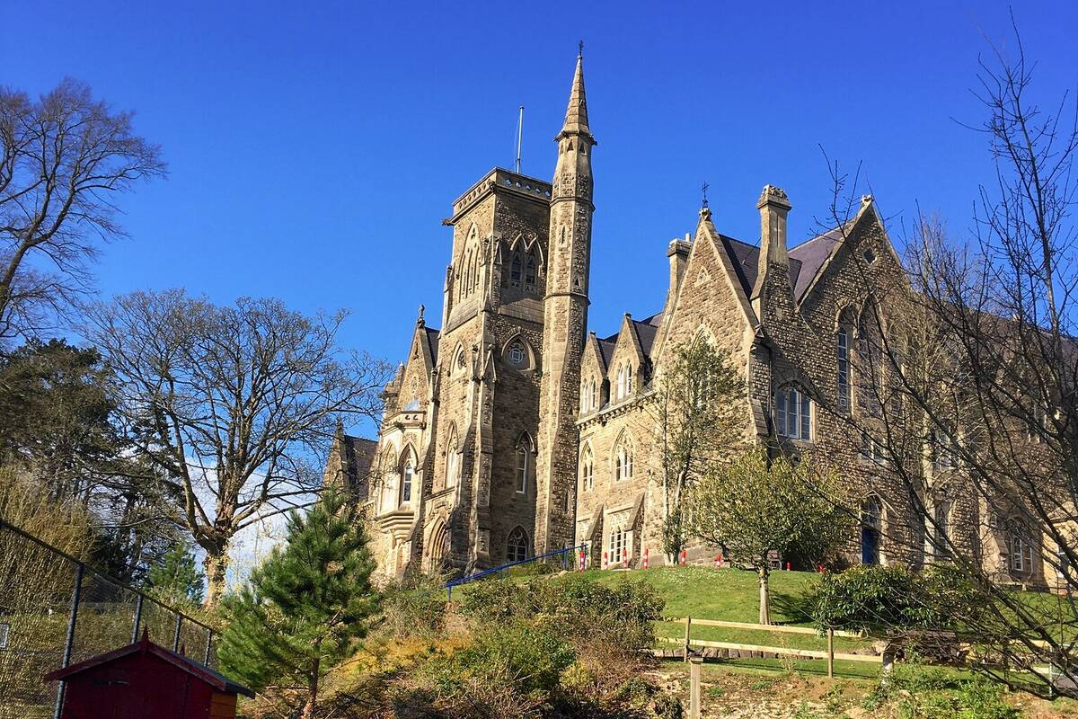 49724002728 446c40408f k