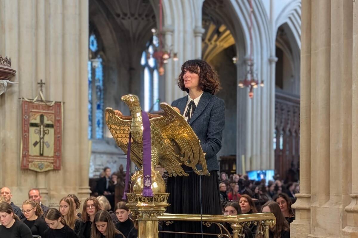 PXL 20251210 141010999 PORTRAIT