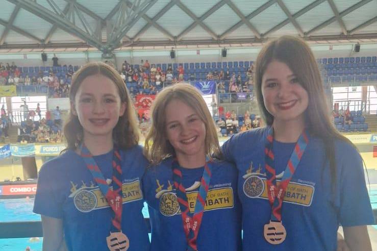 1 Selma Marni and Scarlett proudly showing their bronze medals